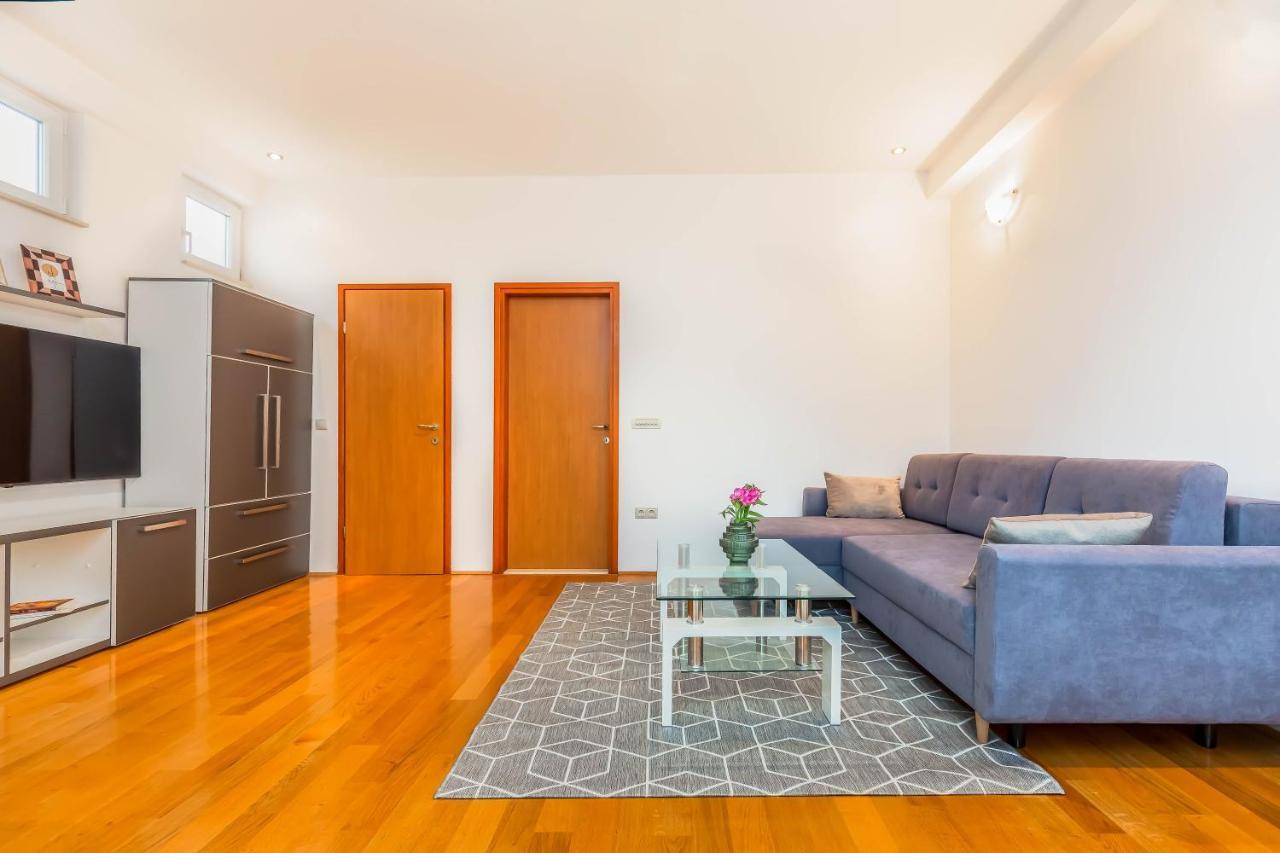 Beachfront Apartment Jesenice  Exterior foto