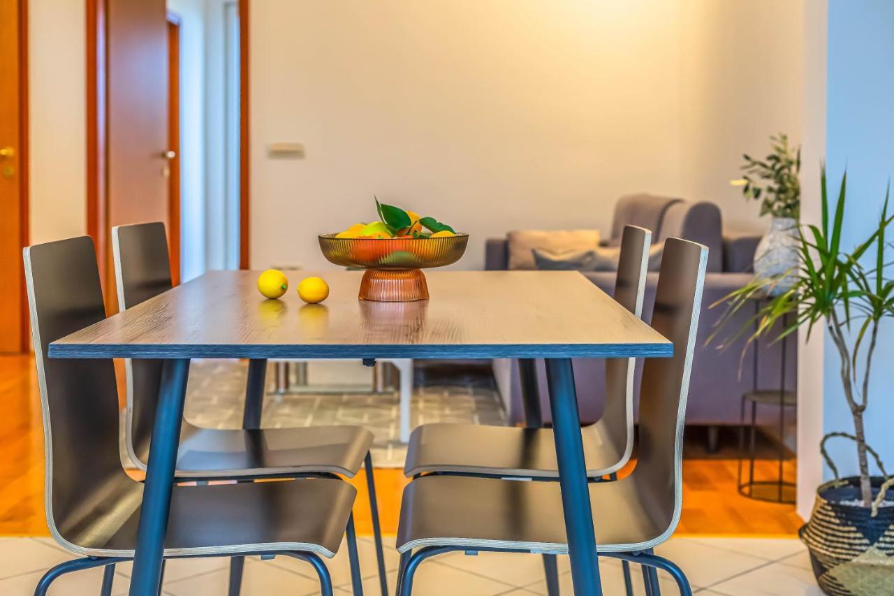 Beachfront Apartment Jesenice  Exterior foto